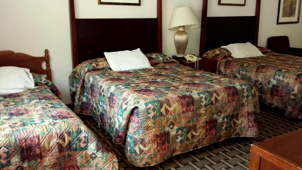 Executive Inn & Suites Lakeview Oda fotoğraf
