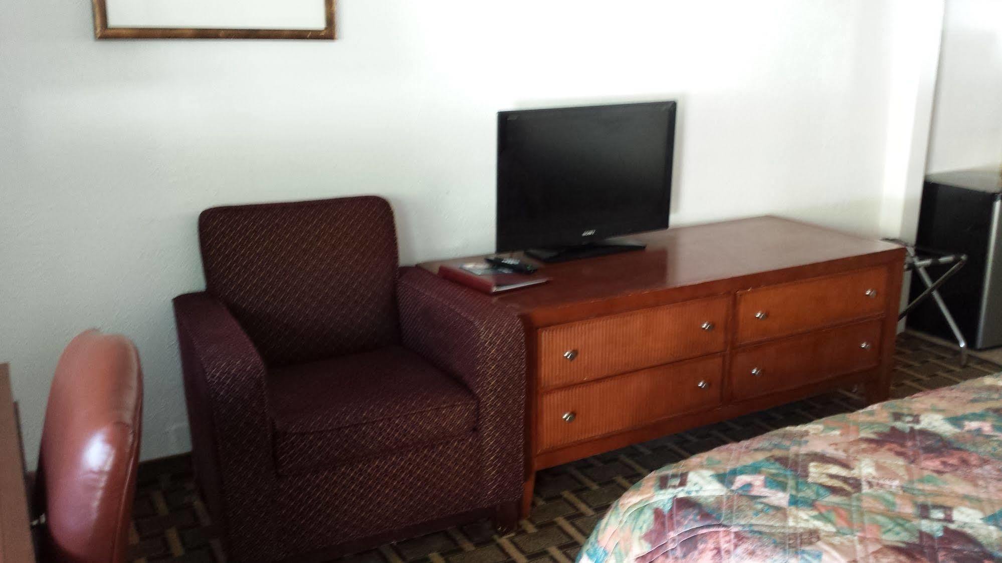 Executive Inn & Suites Lakeview Dış mekan fotoğraf