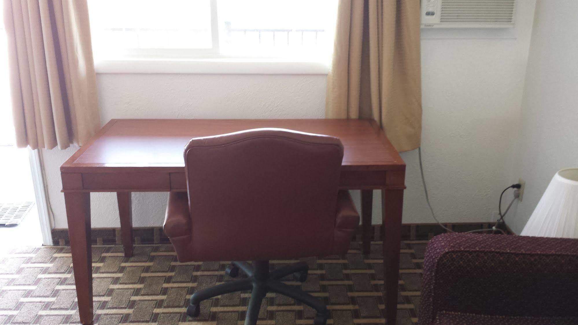 Executive Inn & Suites Lakeview Dış mekan fotoğraf